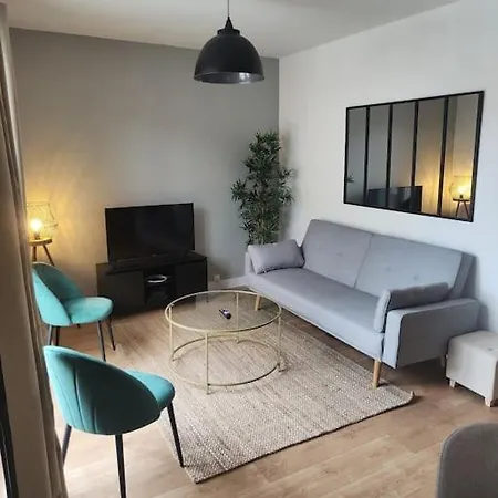 La Madeleine - Spacious, Baby Equipments Apartment